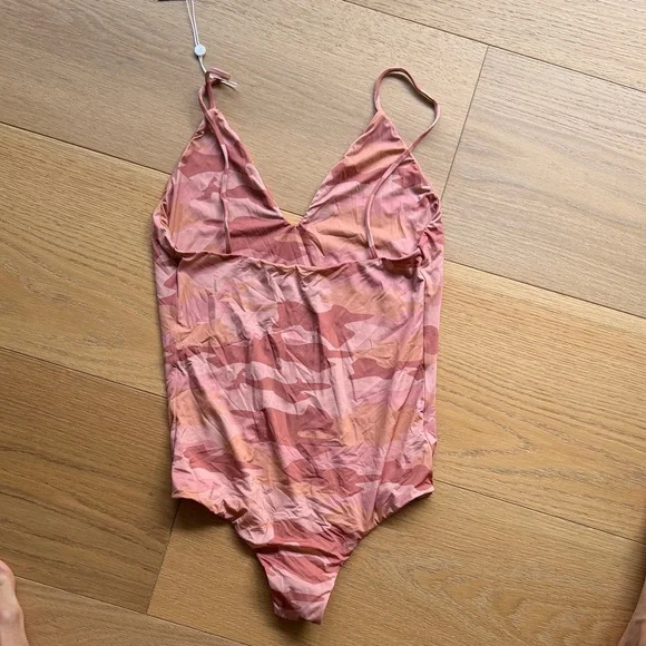 Mai Everydaybodysuit in terracotta camo, NWT size L - Picture 3 of 4